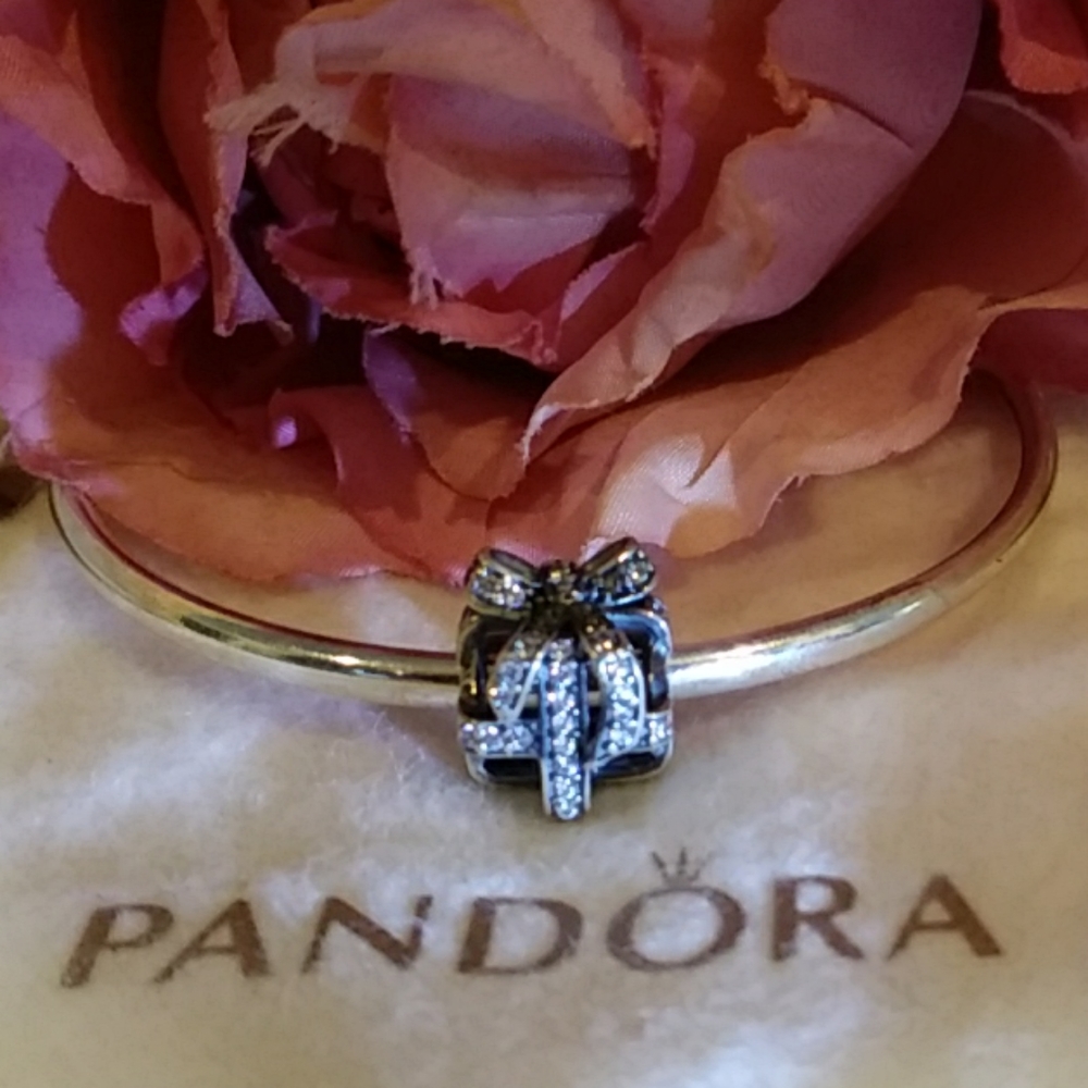 Pandora All Wrapped Up Charm 791766CZ